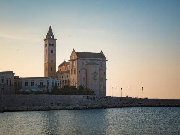 trani come raggiungerla da bari