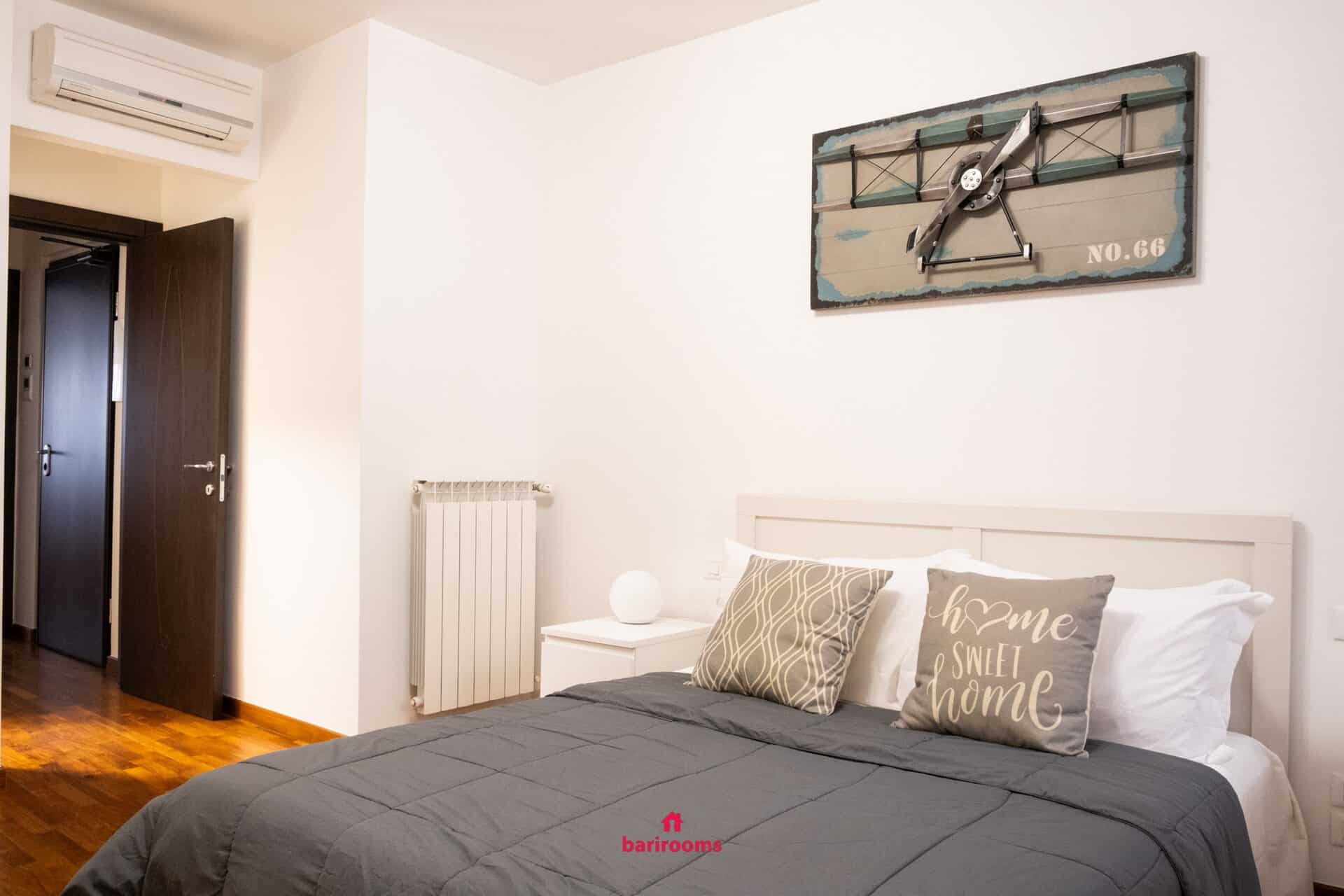 Letto matrimoniale con climatizzatore, appartamento Maison 30 in via Celentano Bari
