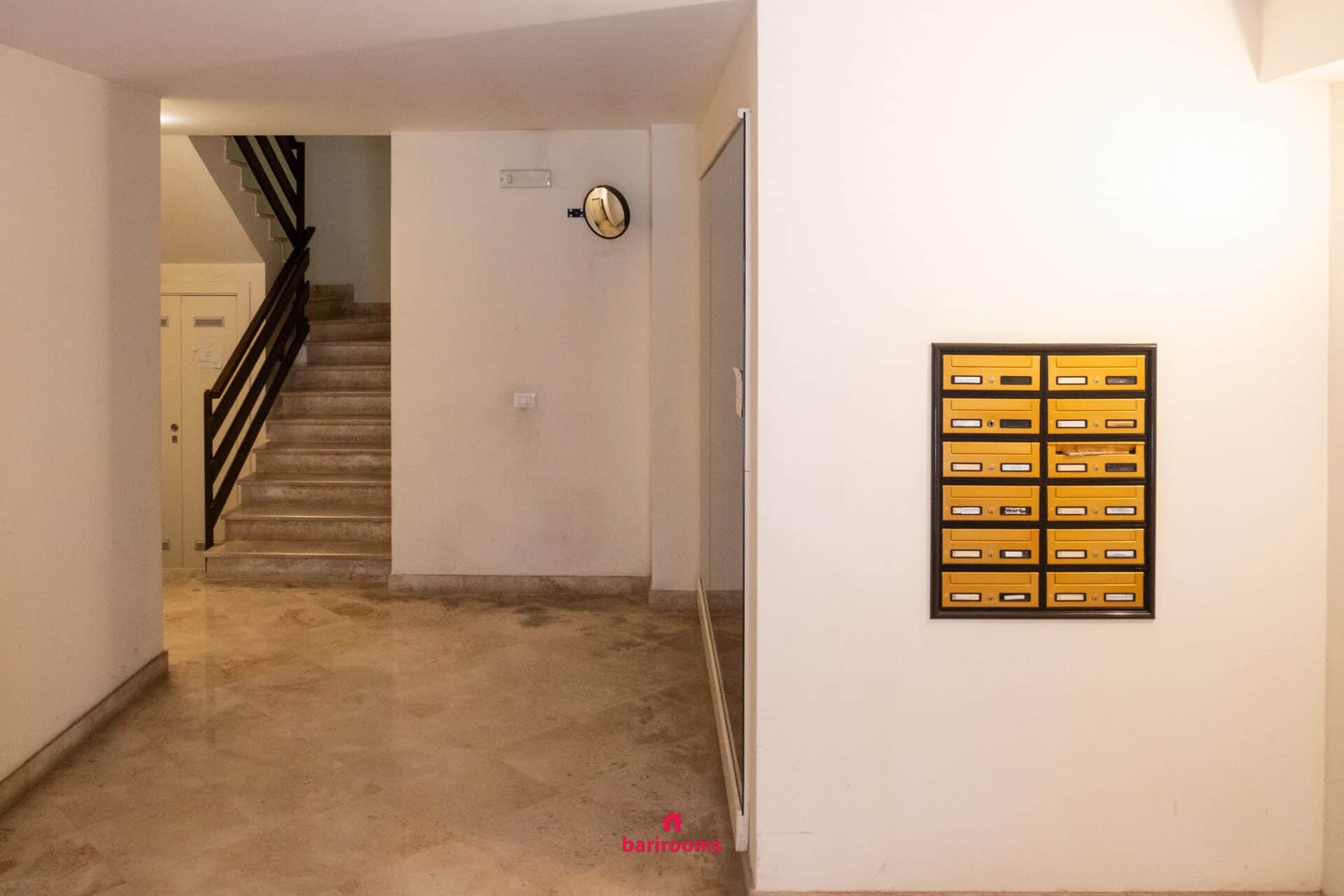 Androne del palazzo, appartamento Maison 30 in via Marcello Celentano 30 Bari